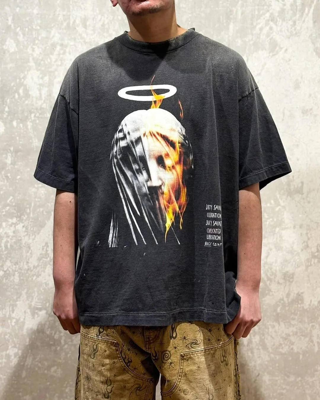 SAINT Mxxxxxx SS TEE/DEVIL DADDY/BLK Virgin Mary retro distressed printed tee, washed black S-XL, this season's hottest item, in order to give you an authentic experience, repeated debugging and polishing in printing and washing, finally meet you, the same old style, the same as the original version, cylindrical side seam OE yarn fabric/completely matched accessories, garment dyeing, heavy washing and water fading, bust bandage fading.